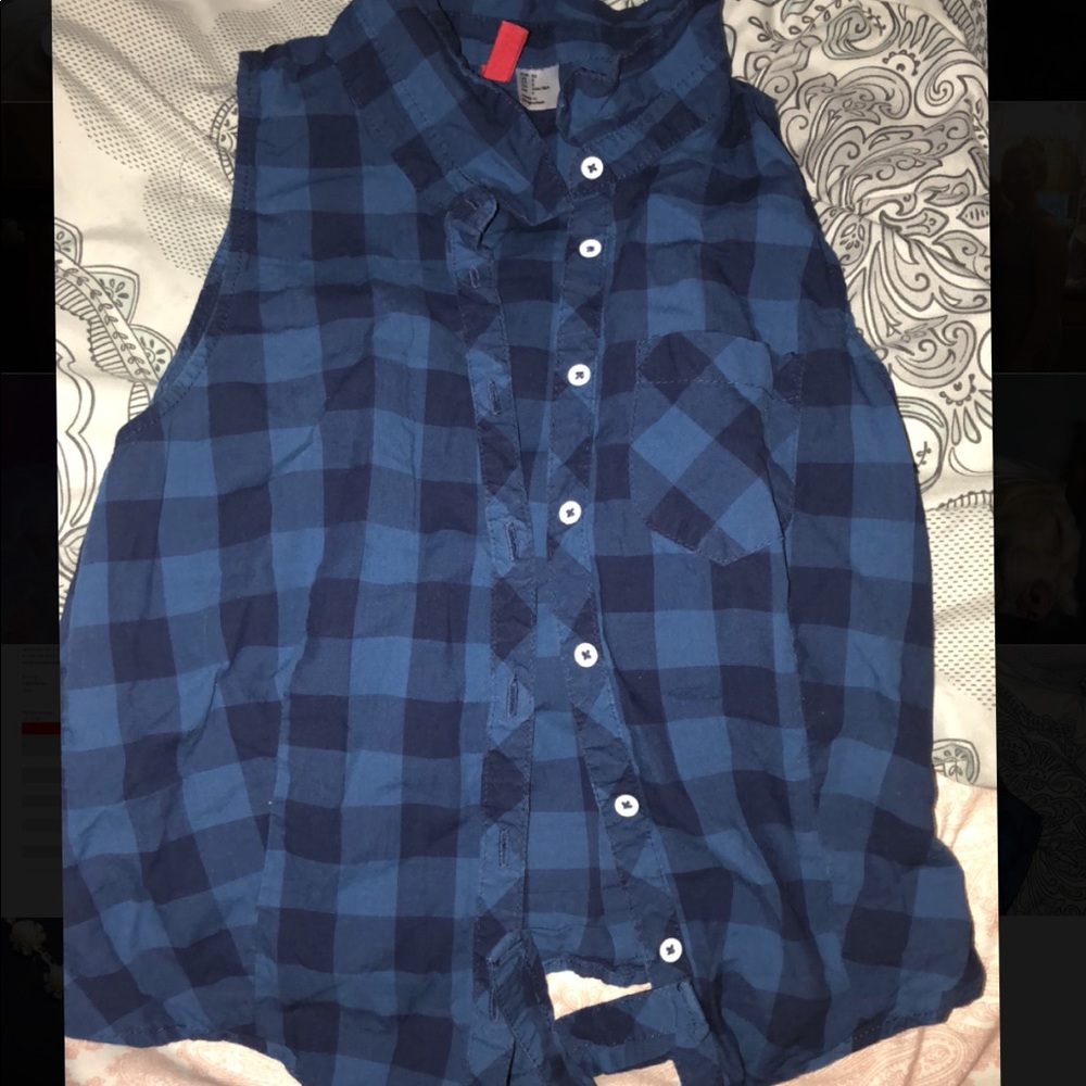 Sleeveless plaid shirt